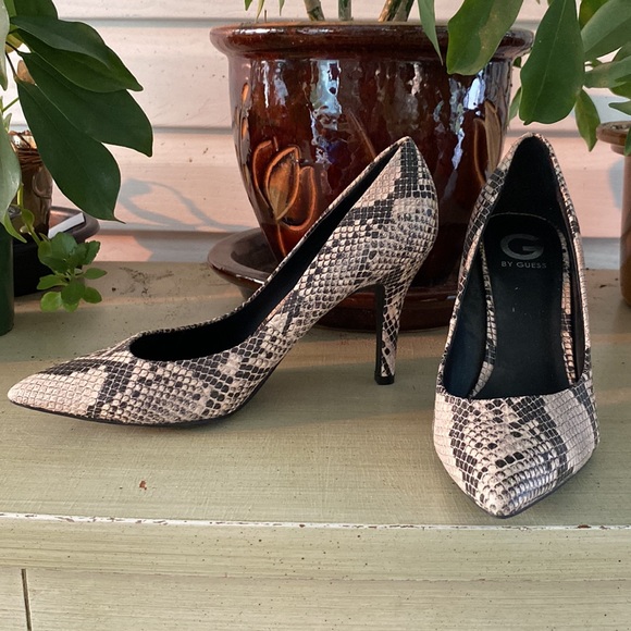 G by Guess Size 10 Snakeskin Look Heels - Picture 2 of 6